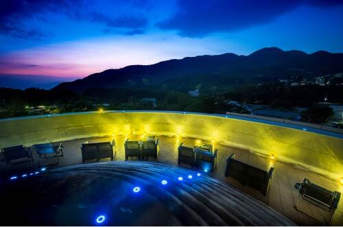 屋顶露台 绿色季节限定（5月至10月）